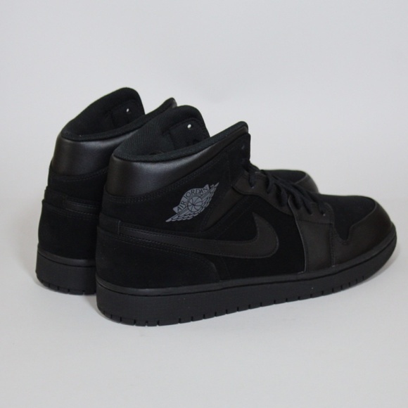 Nike Air Jordan 1 Mid Basketball shoe - Picture 3 of 6
